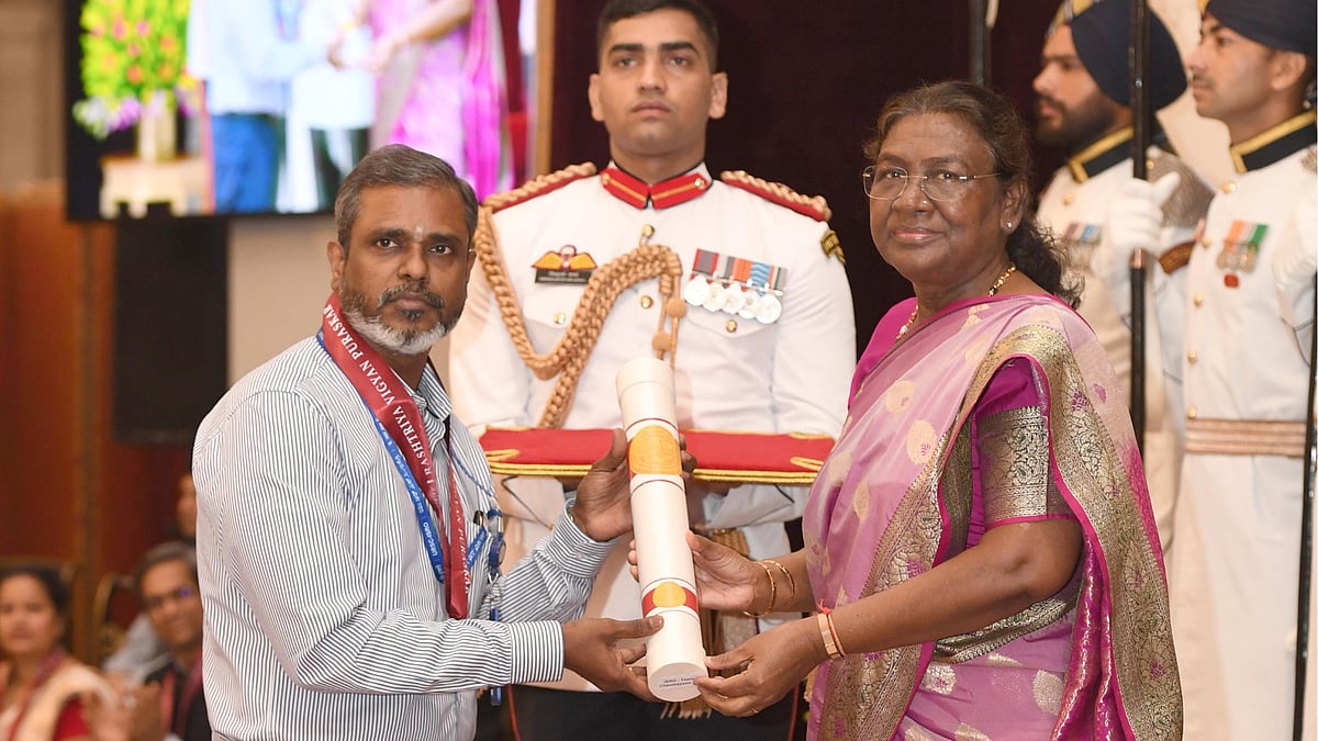 | Photo: Rashtrapati Bhavan : President Murmu Confers First-Ever Rashtriya Vigyan Puraskar